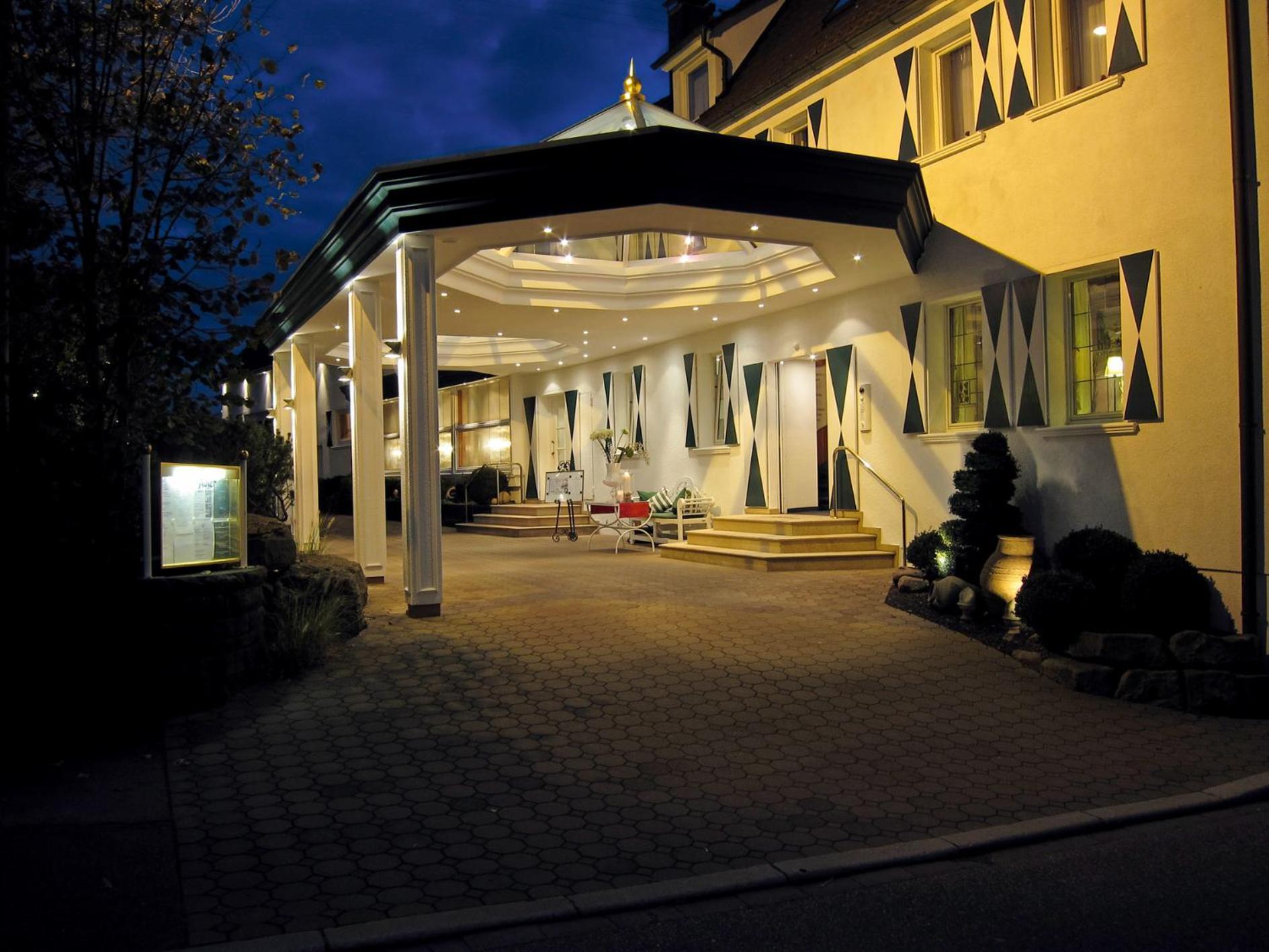 Hotel-Restaurant Arneggers Adler Tiefenbronn Екстериор снимка